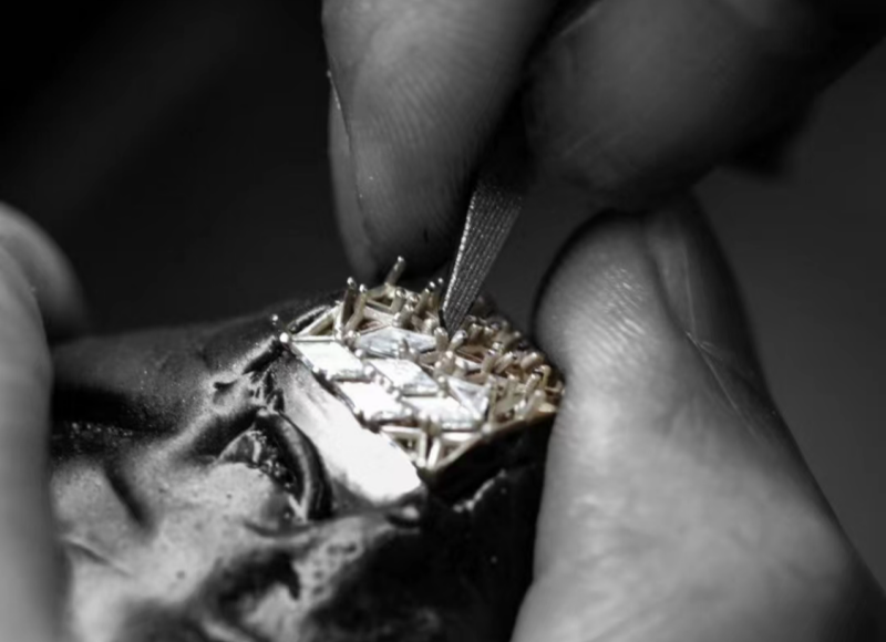 VANSIN-Enjoy exclusive access to our master artisans, crafting one-of-a-kind jewelry that reflects your personal journey.