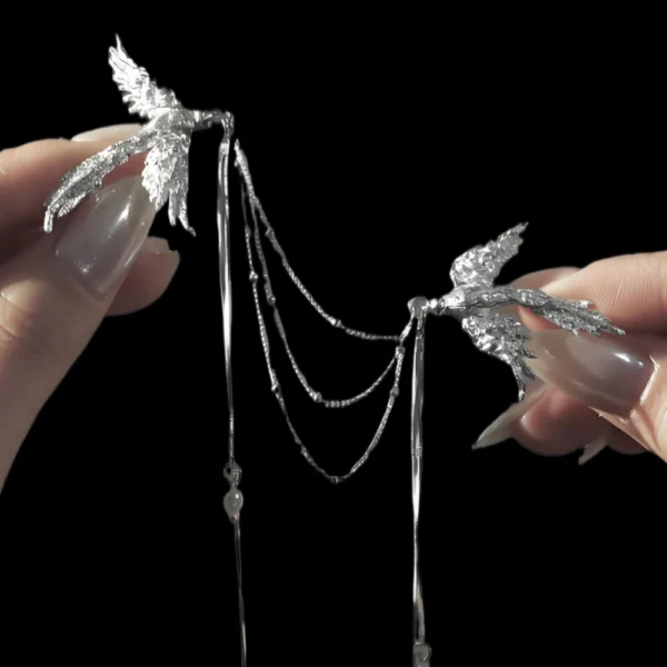 Swallow's Trace Tassel Brooch with Silver and Pearls